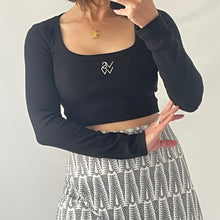 Load image into Gallery viewer, Viktoria Woods long sleeve cropped nuance ribbed Black logo top  size 0
