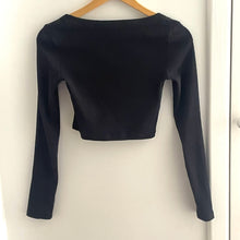 Load image into Gallery viewer, Viktoria Woods long sleeve cropped nuance ribbed Black logo top  size 0
