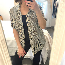 Load image into Gallery viewer, Silent Theory Size 10 - 12 Leopard Print Shirt Unisex RRP $89 Safari
