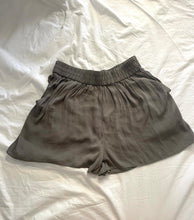 Load image into Gallery viewer, Sportsgirl Size 10 Khaki Skorts Shorts with Pockets Boho Casual
