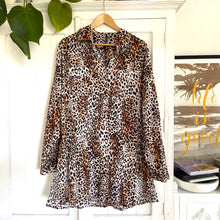 Load image into Gallery viewer, Jantzen Size 12- 14 Dress Shirt RRP $110 Resortwear Beach Leopard Print
