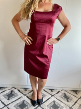 Load image into Gallery viewer, Size 14 CUE in the City Burgundy Knee Length Dress
