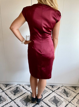 Load image into Gallery viewer, Size 14 CUE in the City Burgundy Knee Length Dress
