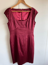 Load image into Gallery viewer, Size 14 CUE in the City Burgundy Knee Length Dress
